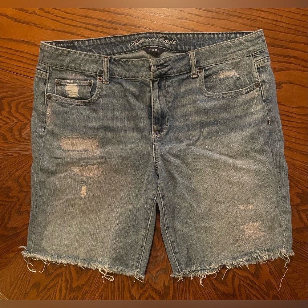 American Eagle Outfitters Distressed Denim Bermuda Shorts vintage light wash
